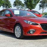 01-08-2015 Nieuwe Mazda3 staat bij de dealer